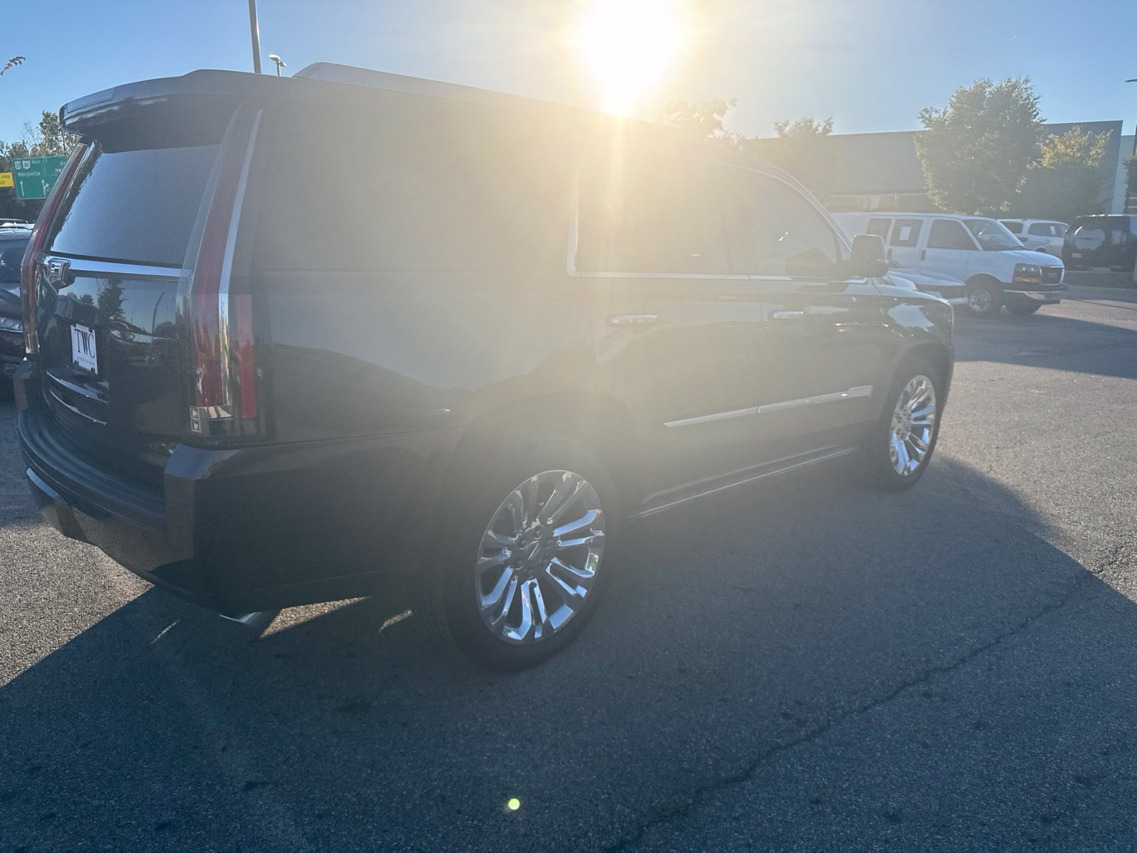 Used 2018 Cadillac Escalade Premium Luxury w/ LPO, Radiant Package AWD/4WD image 5
