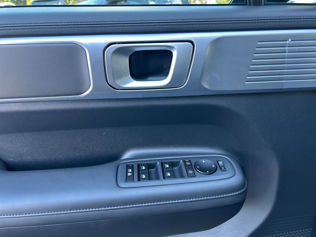 Used 2025 Hyundai Santa Fe SEL image 12