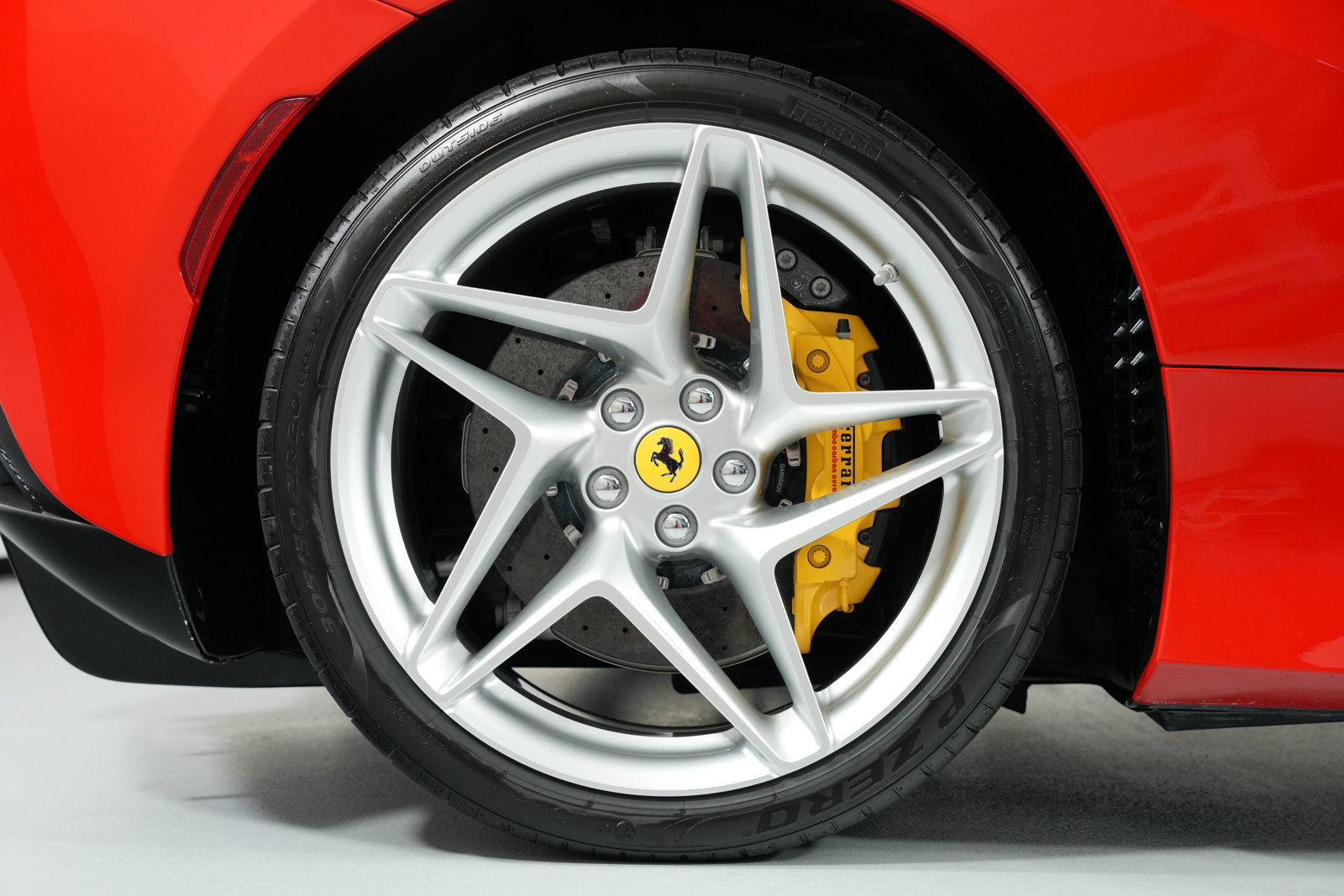 Used 2022 Ferrari F8 Spider RWD image 17