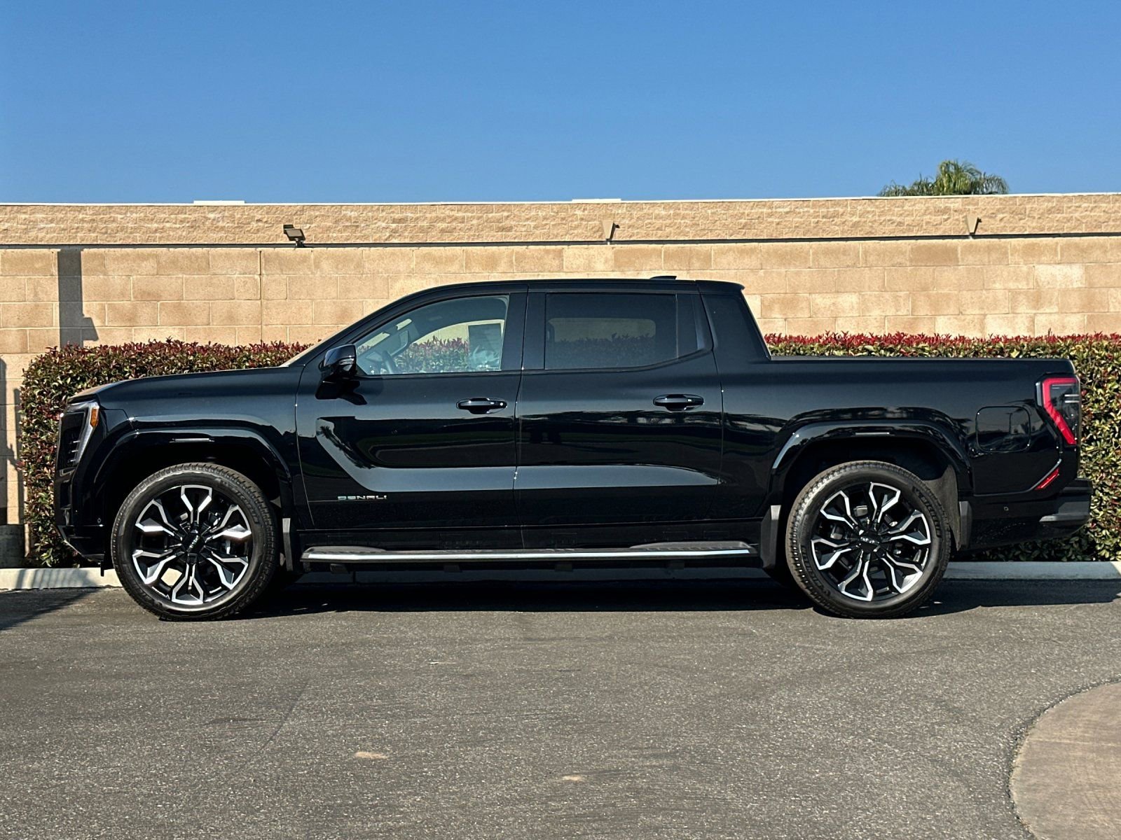 New 2025 GMC Sierra EV Denali image 7