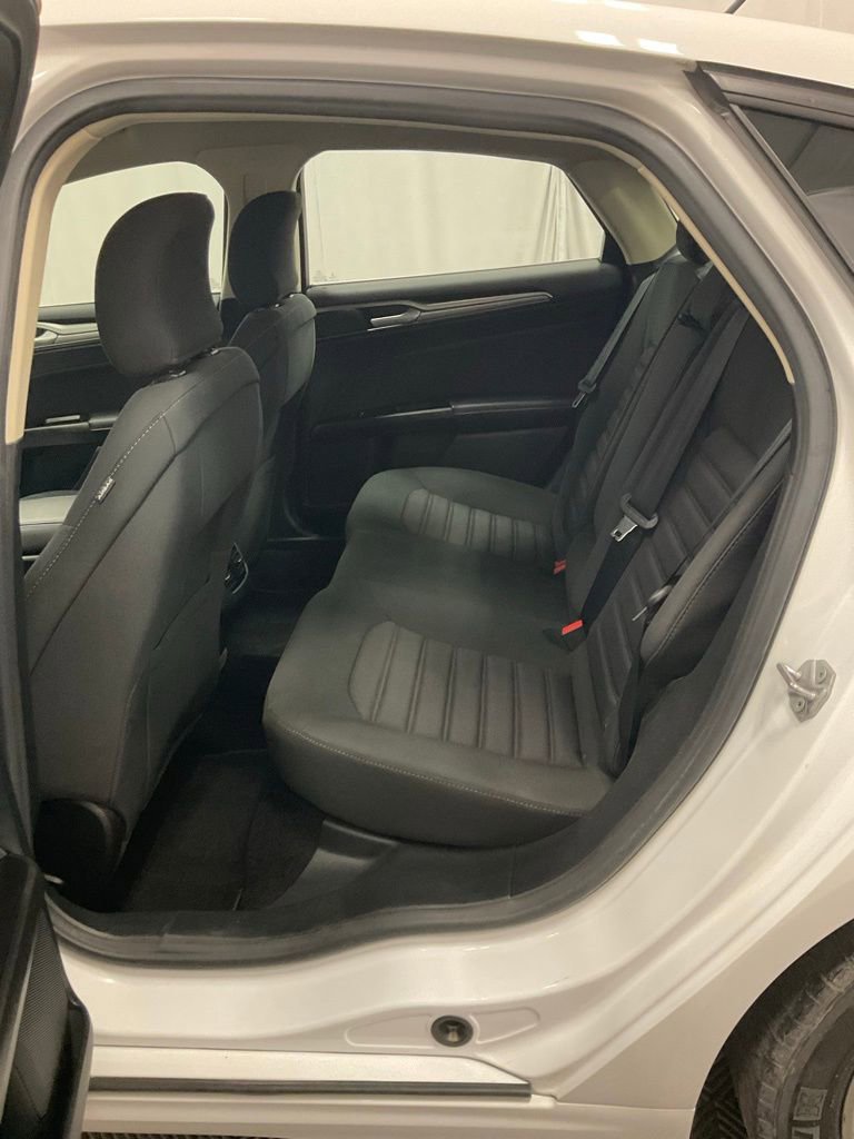 Used 2017 Ford Fusion SE image 35