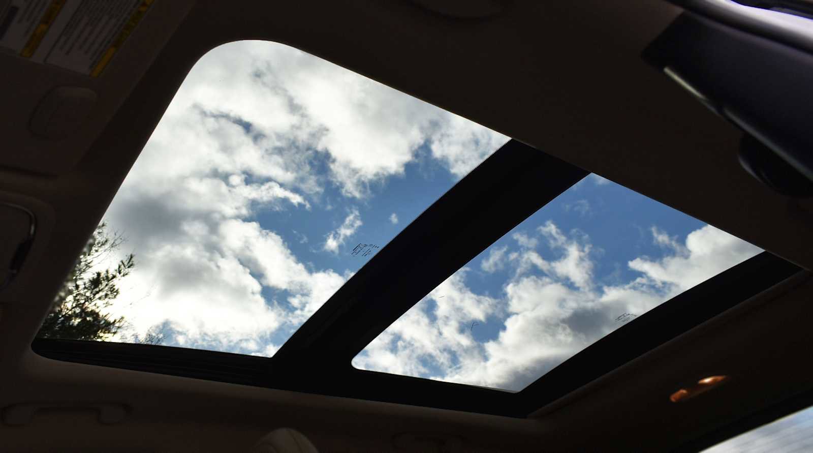 Used 2016 Jeep Cherokee Limited w/ Luxury Group image 10