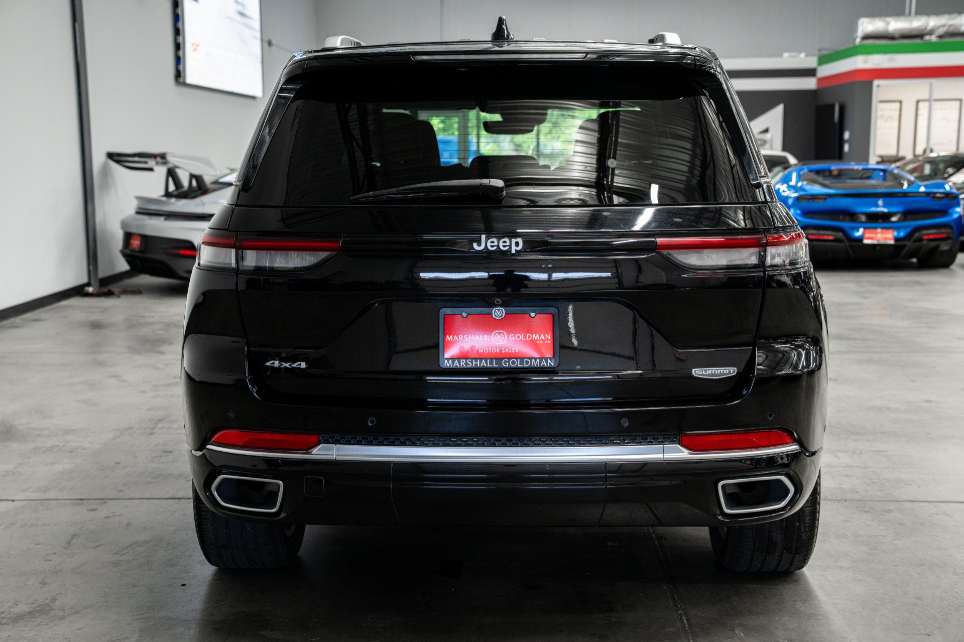Used 2023 Jeep Grand Cherokee Summit AWD/4WD image 7