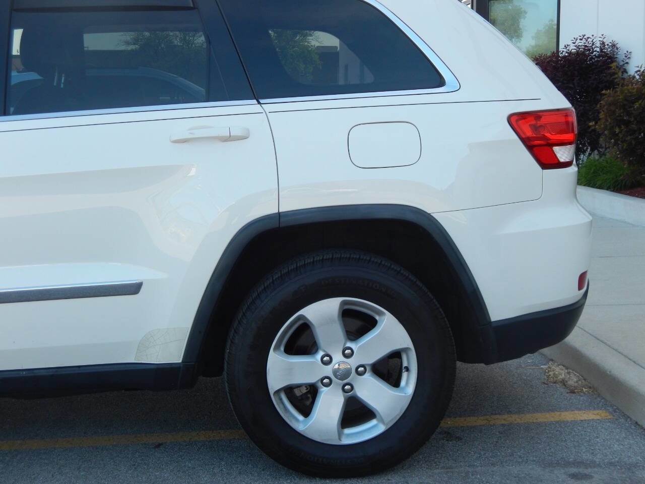 Used 2011 Jeep Grand Cherokee Laredo AWD/4WD image 13