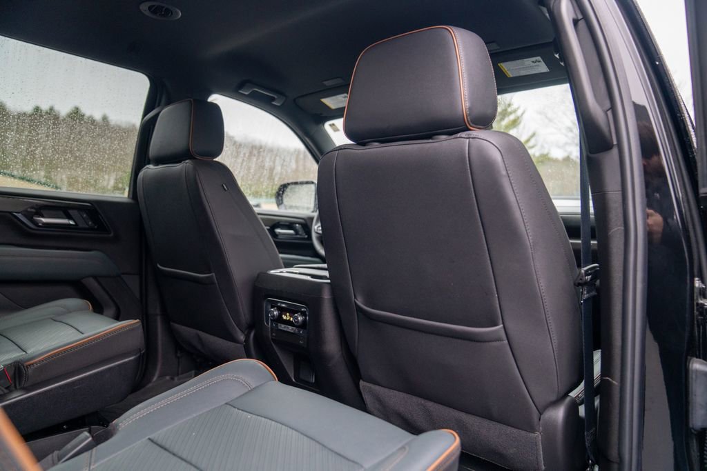Used 2025 GMC Yukon XL AT4 image 15