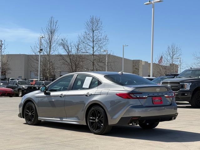 Used 2025 Toyota Camry SE image 3