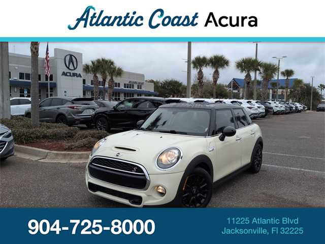 Used 2015 MINI Cooper S image 1