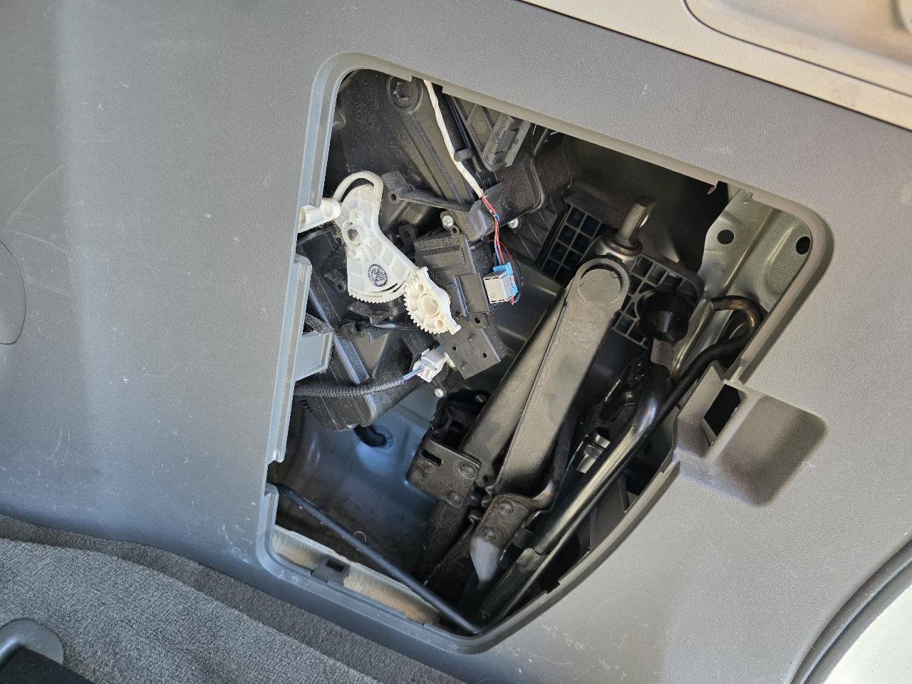 Used 2013 Toyota Sienna XLE FWD image 30