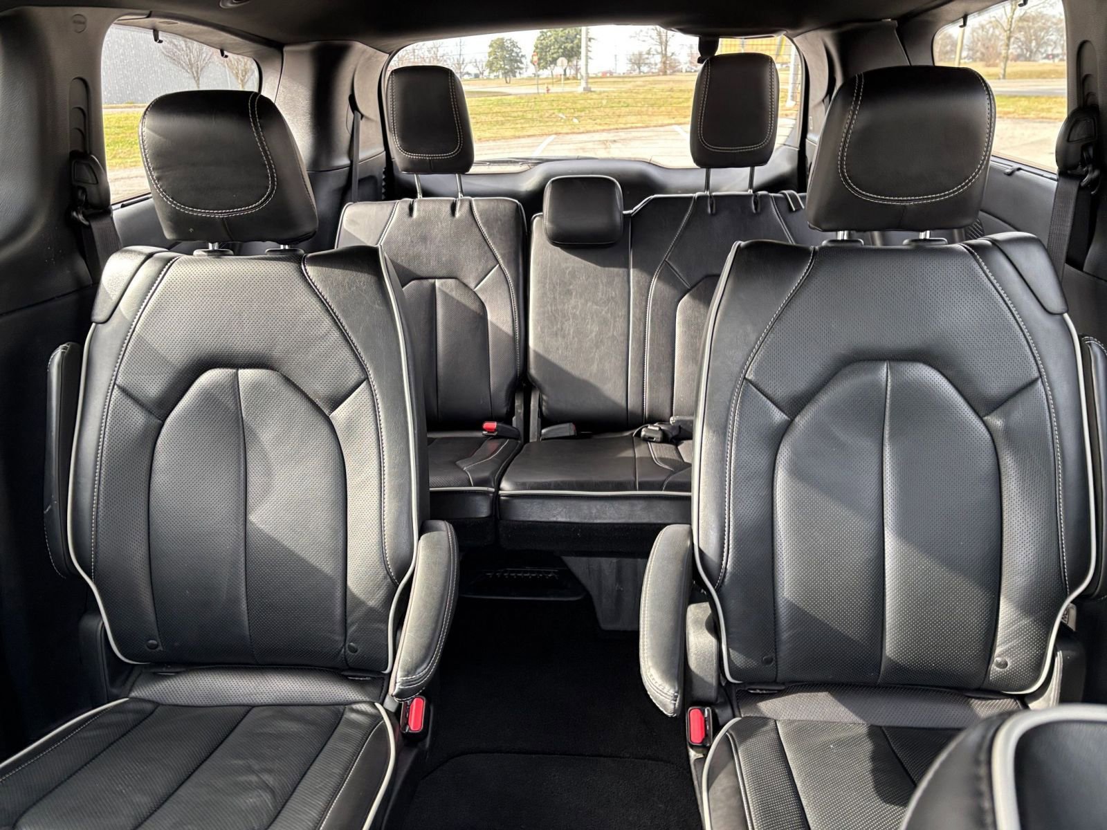 Used 2025 Chrysler Pacifica Limited image 43