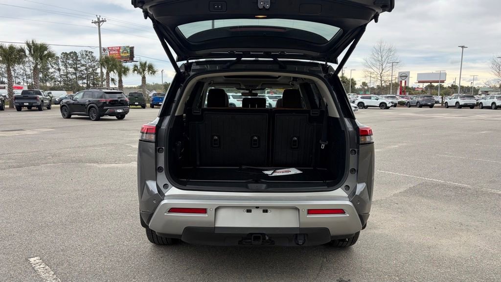 Used 2025 Nissan Pathfinder Platinum w/ Cargo Package FWD image 6