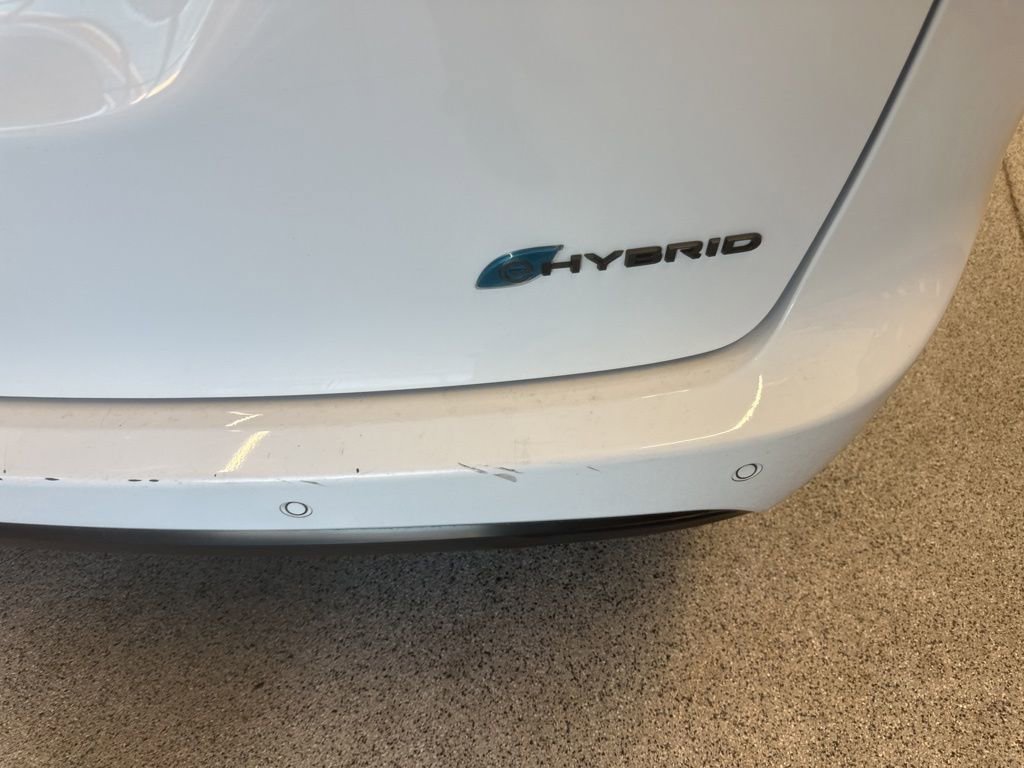 Used 2024 Chrysler Pacifica Select image 17