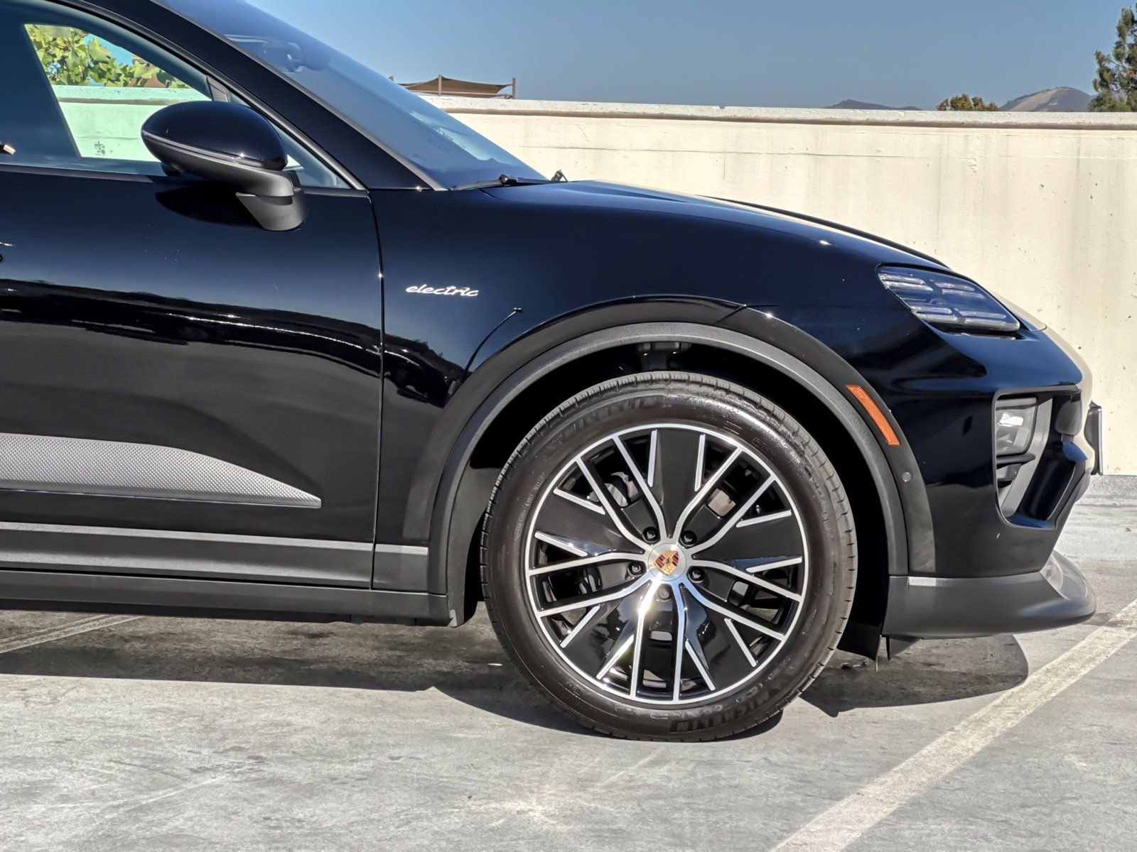 Used 2025 Porsche Macan Electric RWD image 35