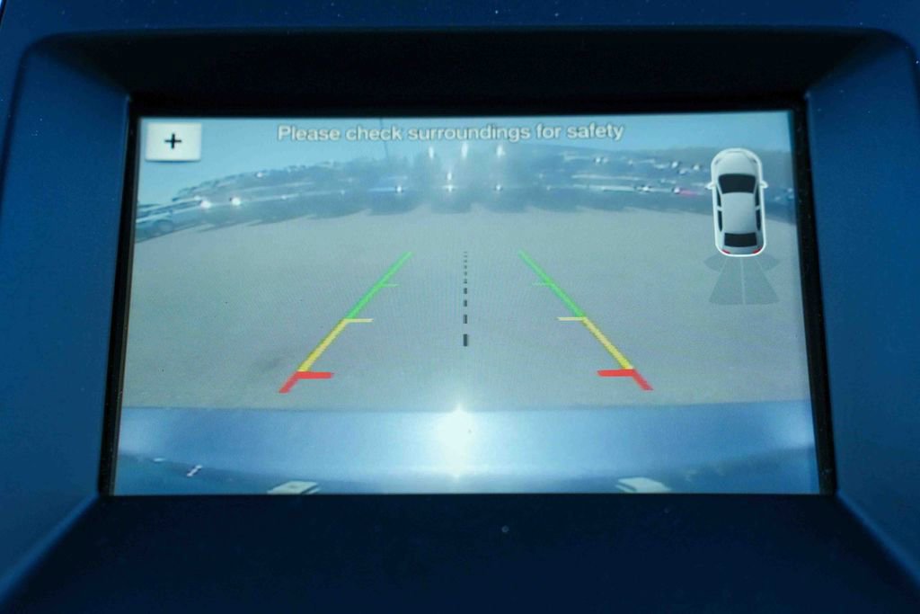 Used 2018 Ford Edge Titanium w/ Equipment Group 301A AWD/4WD image 21