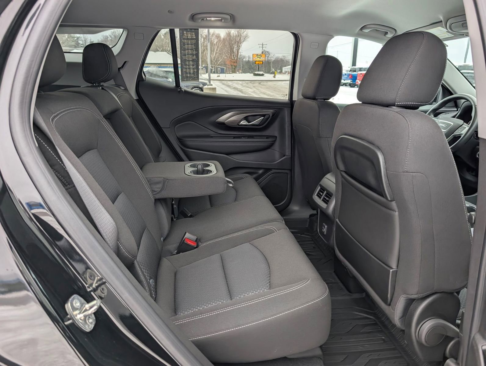 Used 2024 GMC Terrain SLE w/ Driver Convenience Package image 33