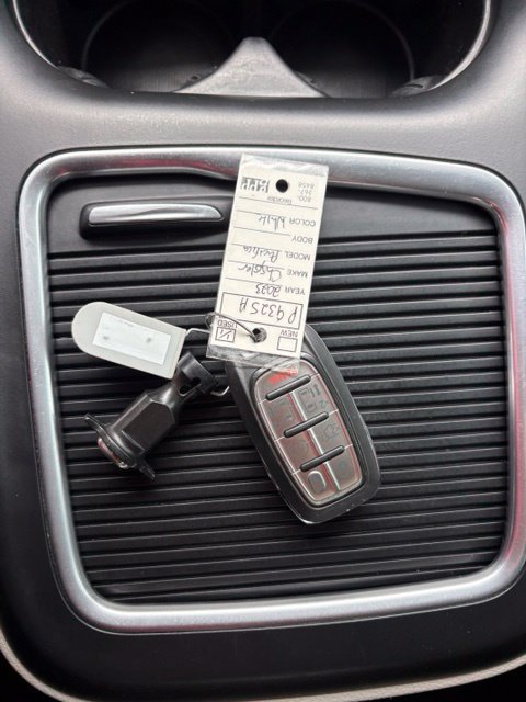 Used 2023 Chrysler Pacifica Touring-L FWD image 6