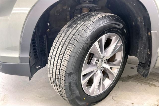 Used 2015 Toyota Highlander XLE AWD/4WD image 34
