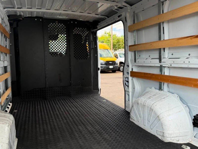 Used 2025 RAM ProMaster 2500 w/ U-Haul Equipment Group FWD image 9