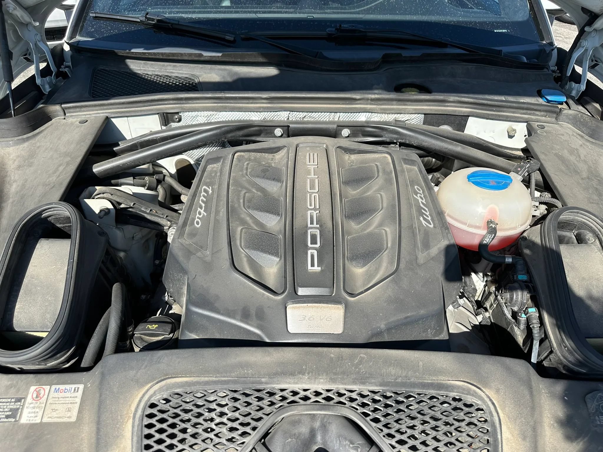 Used 2015 Porsche Macan Turbo AWD/4WD image 18