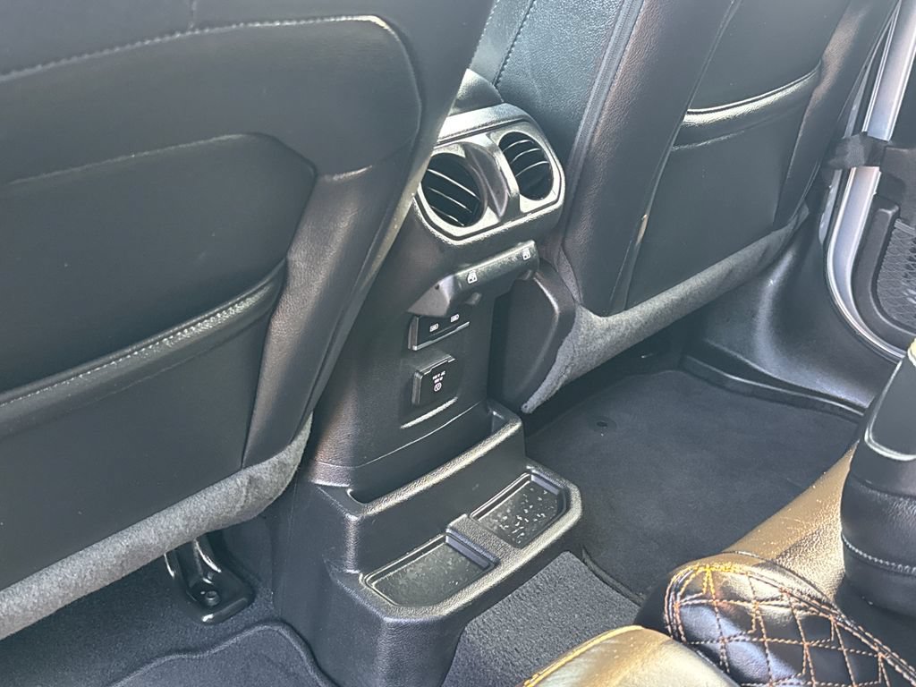 Used 2022 Jeep Wrangler Unlimited Sahara AWD/4WD image 39
