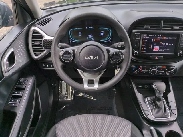 Used 2025 Kia Soul LX w/ LX Technology Package FWD image 16