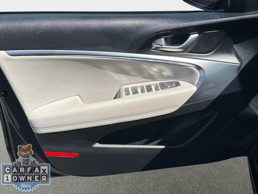 Used 2025 Genesis G70 2.5T image 18