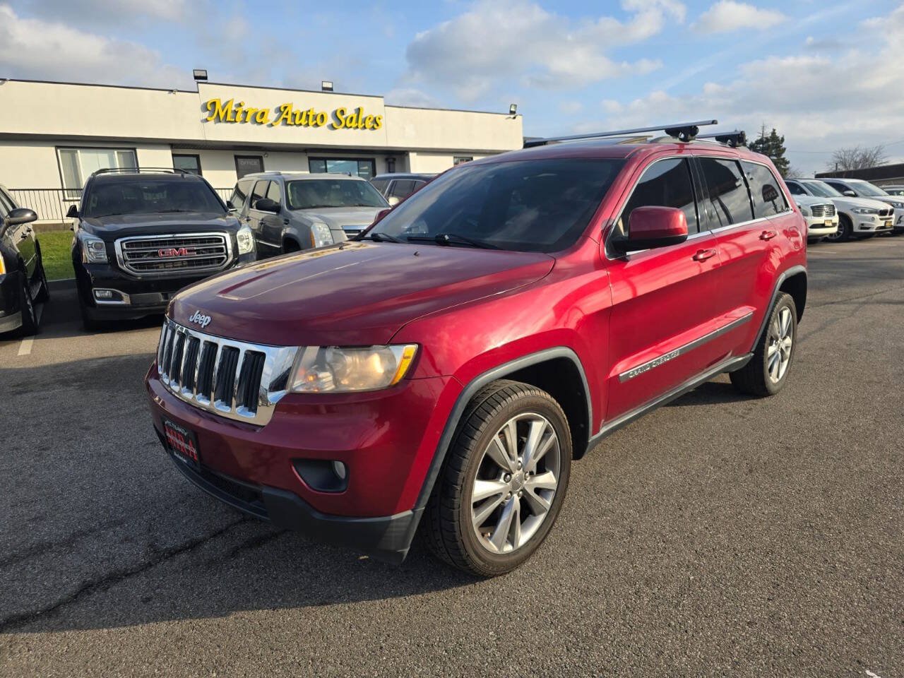 Used 2013 Jeep Grand Cherokee Laredo AWD/4WD image 2