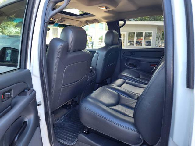 Used 2007 GMC Sierra 3500 SLT w/ Heavy-Duty Power Package AWD/4WD image 14
