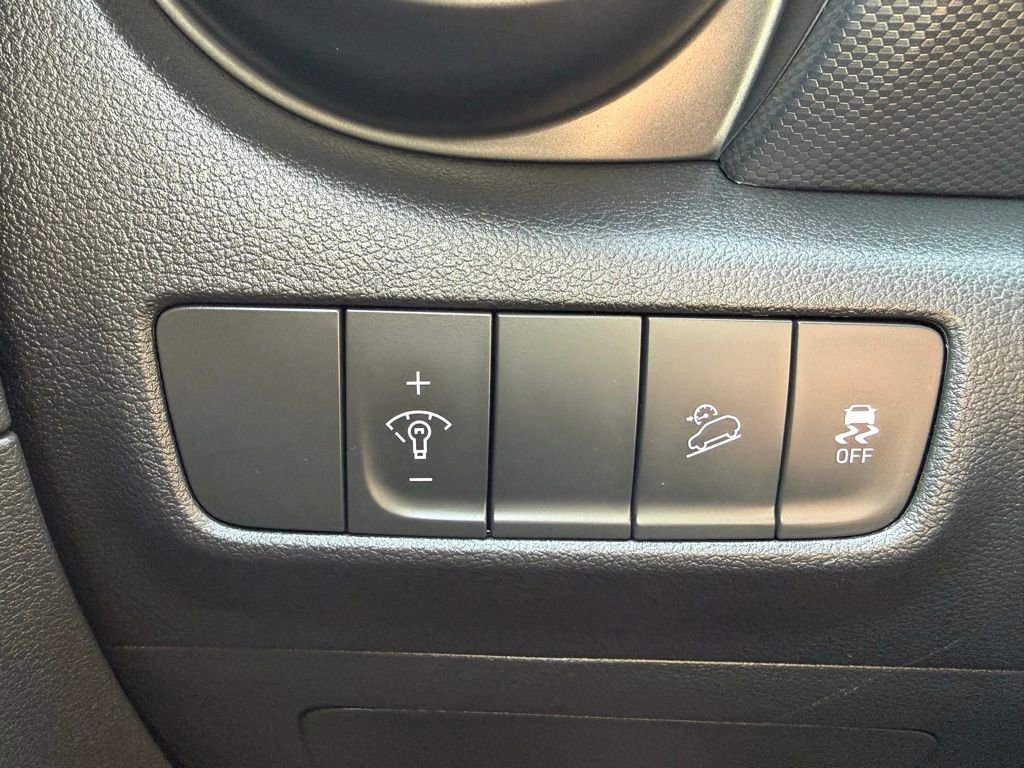 Certified 2022 Hyundai Kona SEL w/ Cargo Package AWD/4WD image 28