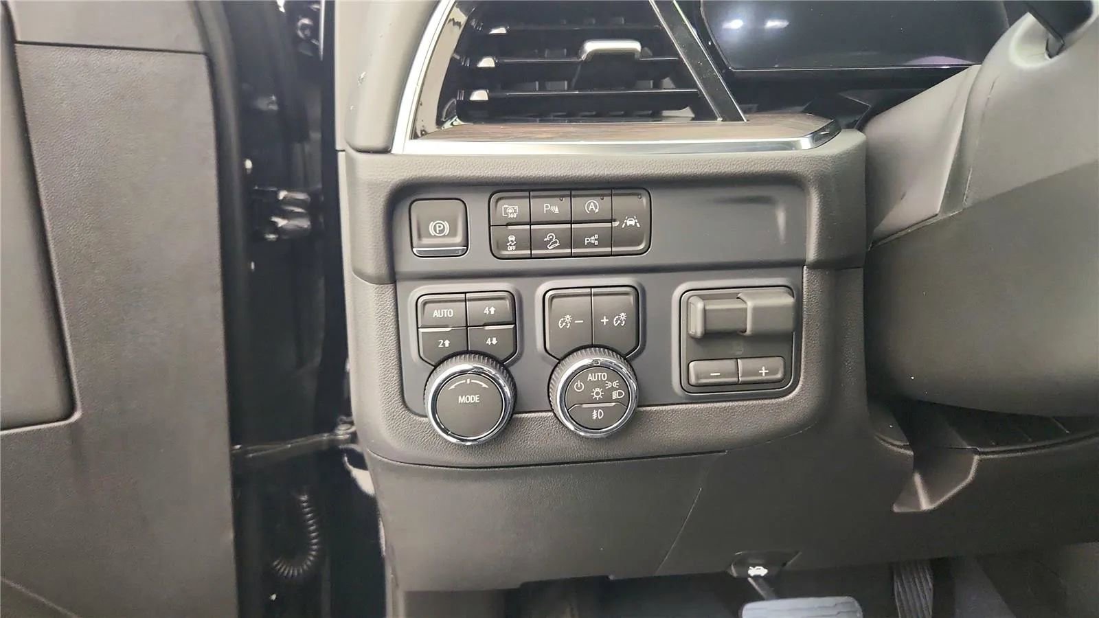New 2026 Chevrolet Tahoe LT w/ Comfort Package AWD/4WD image 27
