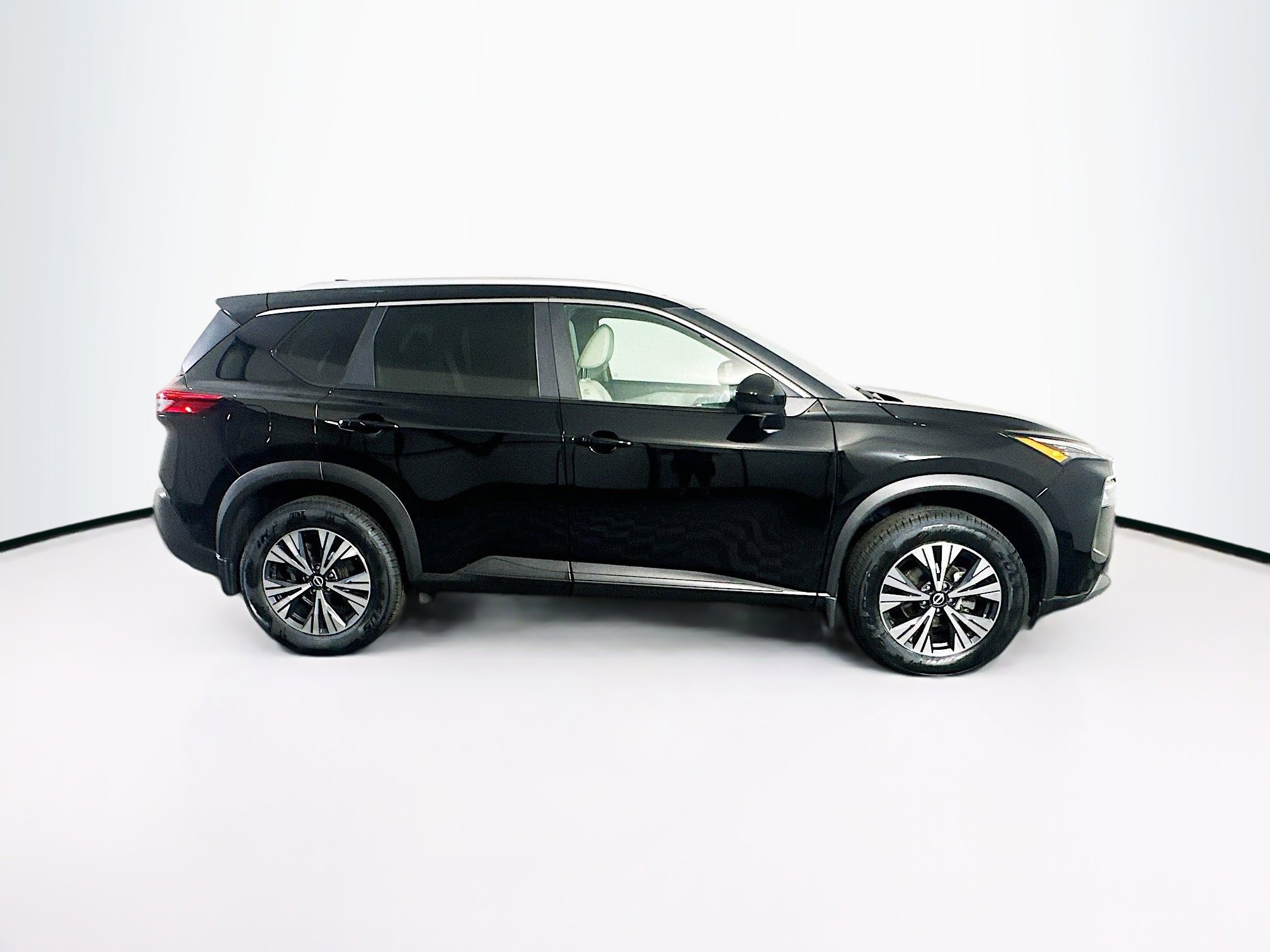 Used 2023 Nissan Rogue SV w/ SV Premium B Package image 10