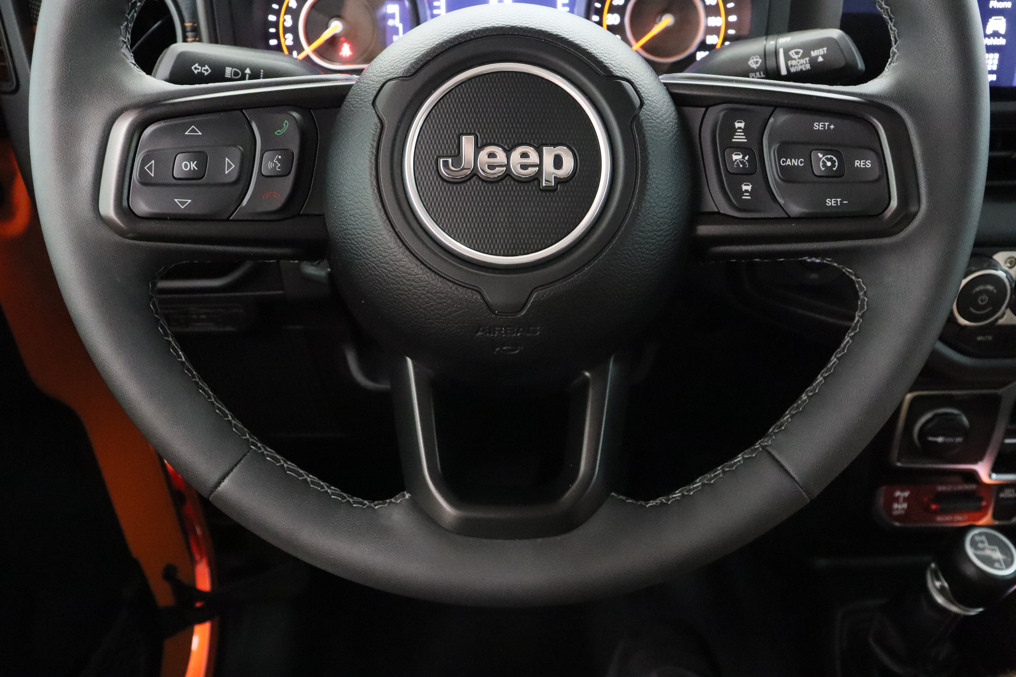 Used 2025 Jeep Gladiator Mojave w/ Convenience Group AWD/4WD image 25