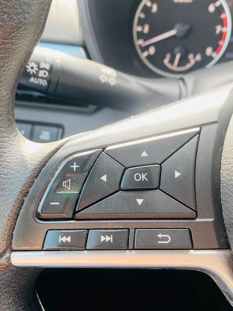Used 2022 Nissan Altima 2.5 SV FWD image 9