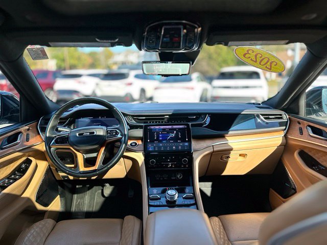 Used 2023 Jeep Grand Cherokee L Summit AWD/4WD image 17