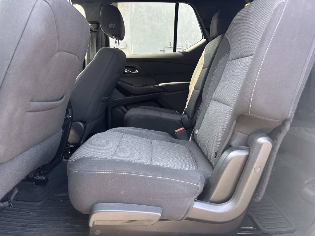 Used 2023 Chevrolet Traverse LT FWD image 15