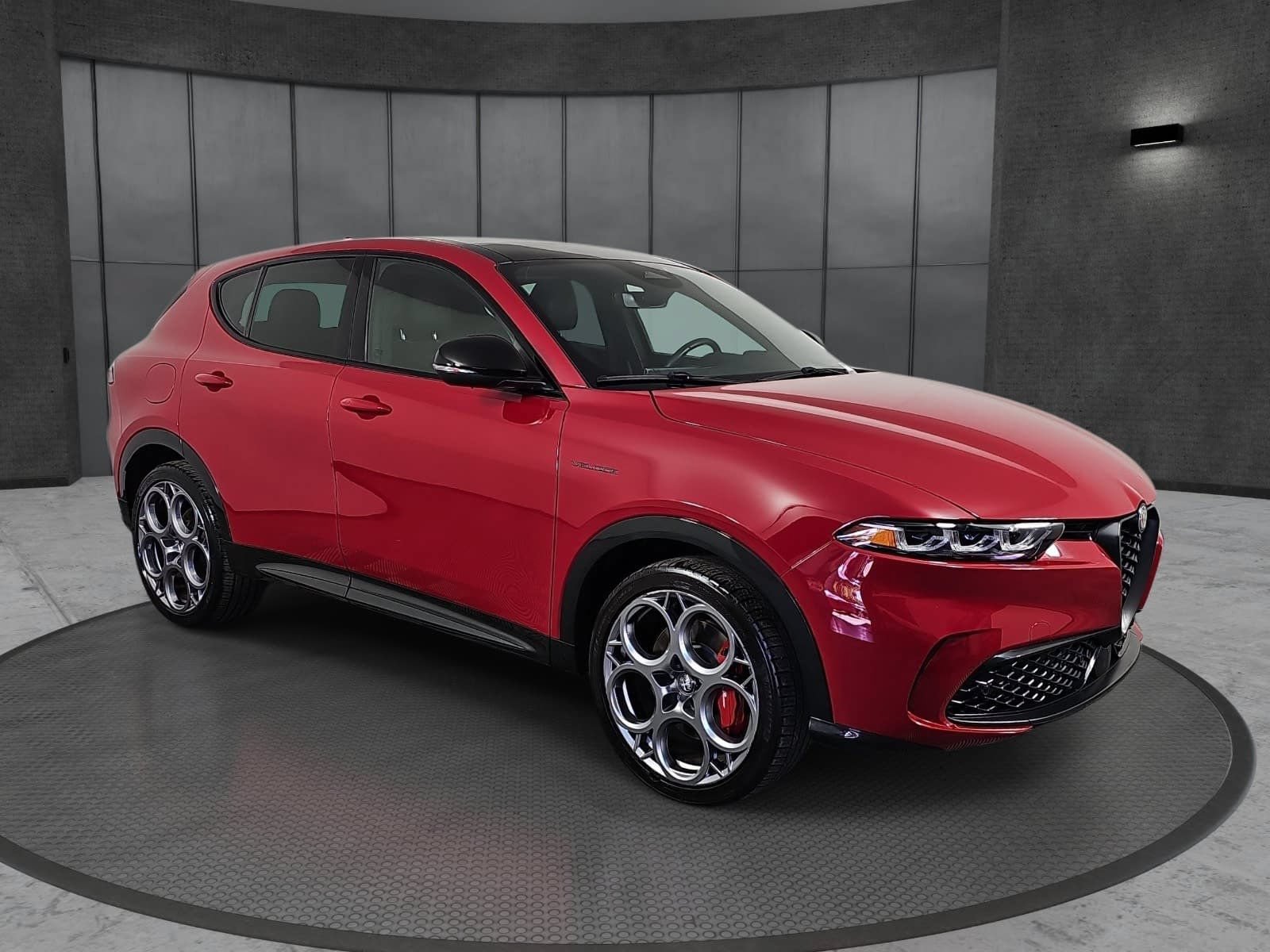 Used 2024 Alfa Romeo Tonale Veloce AWD/4WD image 3