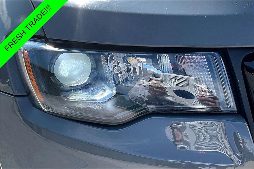 Used 2019 Jeep Grand Cherokee Altitude AWD/4WD image 29