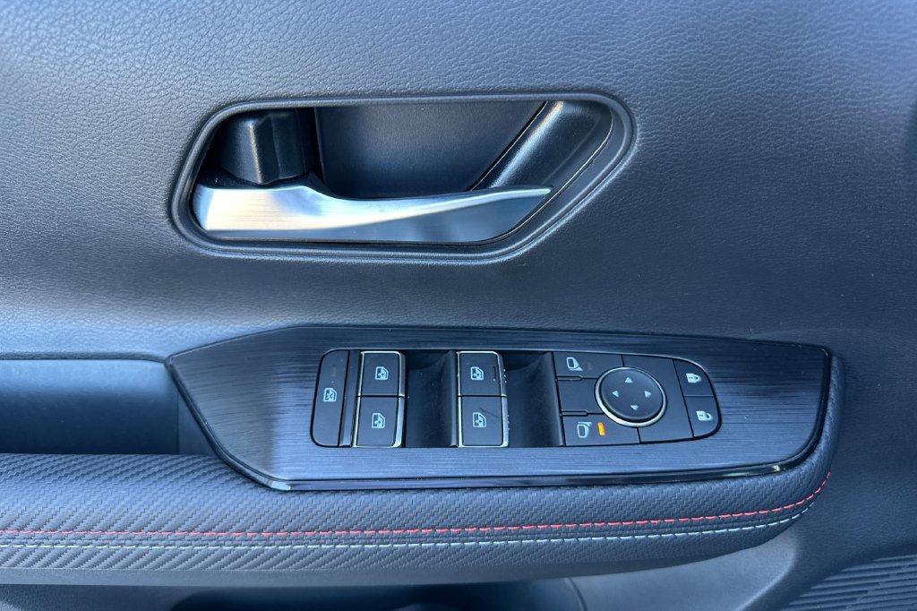 Certified 2025 Nissan Kicks SR FWD image 11