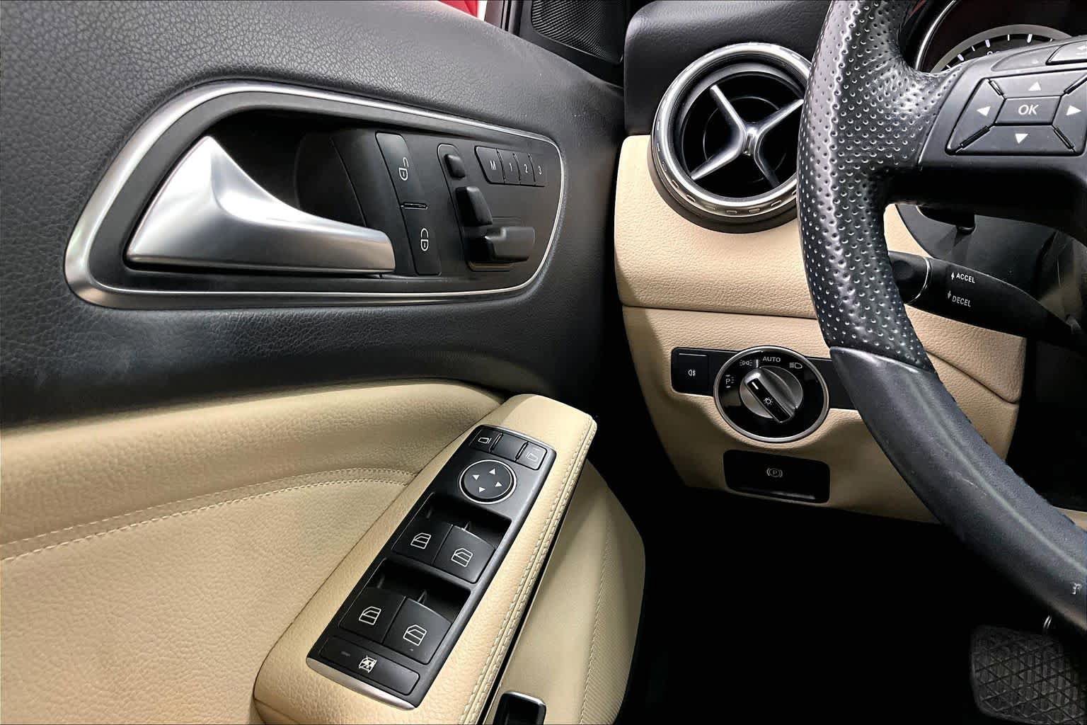 Used 2015 Mercedes-Benz GLA 250 4MATIC image 35