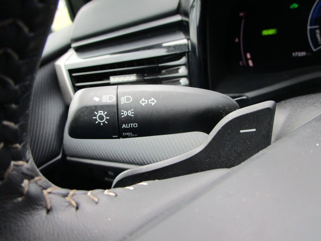 Used 2025 Toyota Camry SE image 25