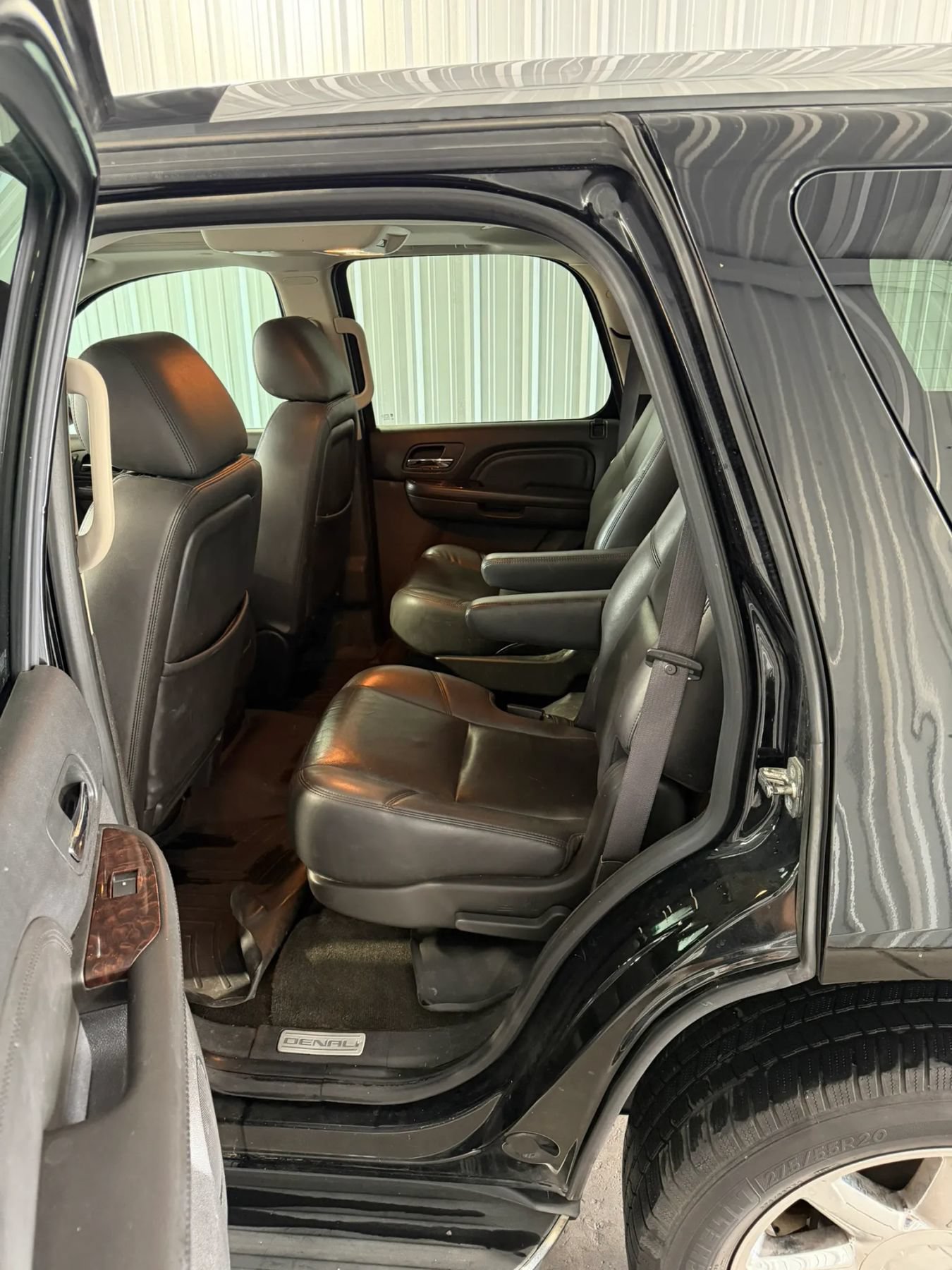 Used 2011 GMC Yukon Denali RWD image 13