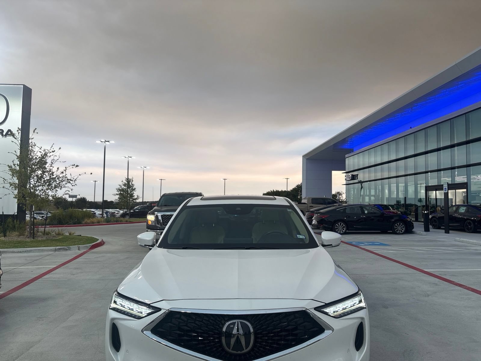 Used 2023 Acura MDX w/ Technology Package FWD image 5