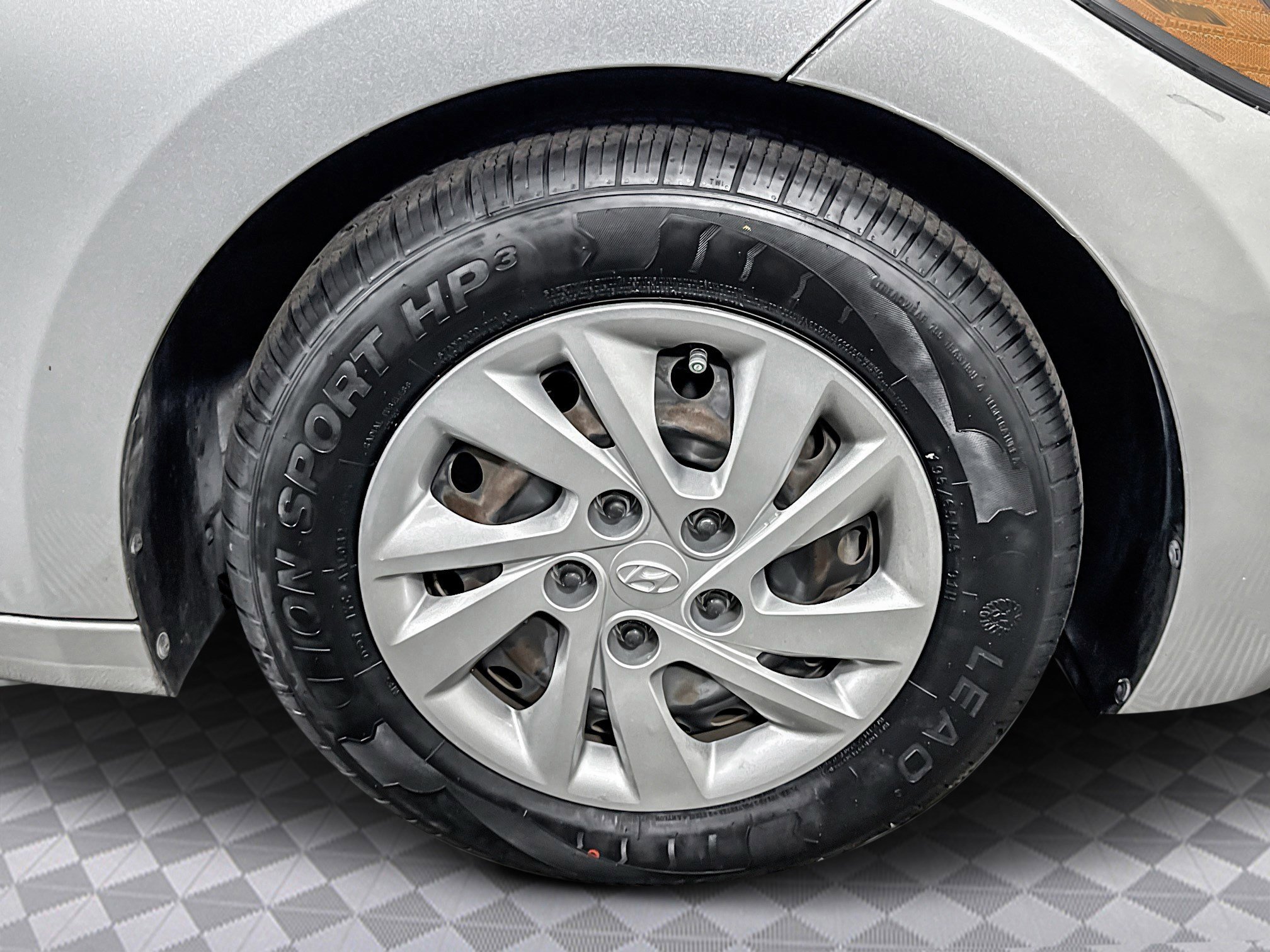 Used 2018 Hyundai Elantra SE image 35