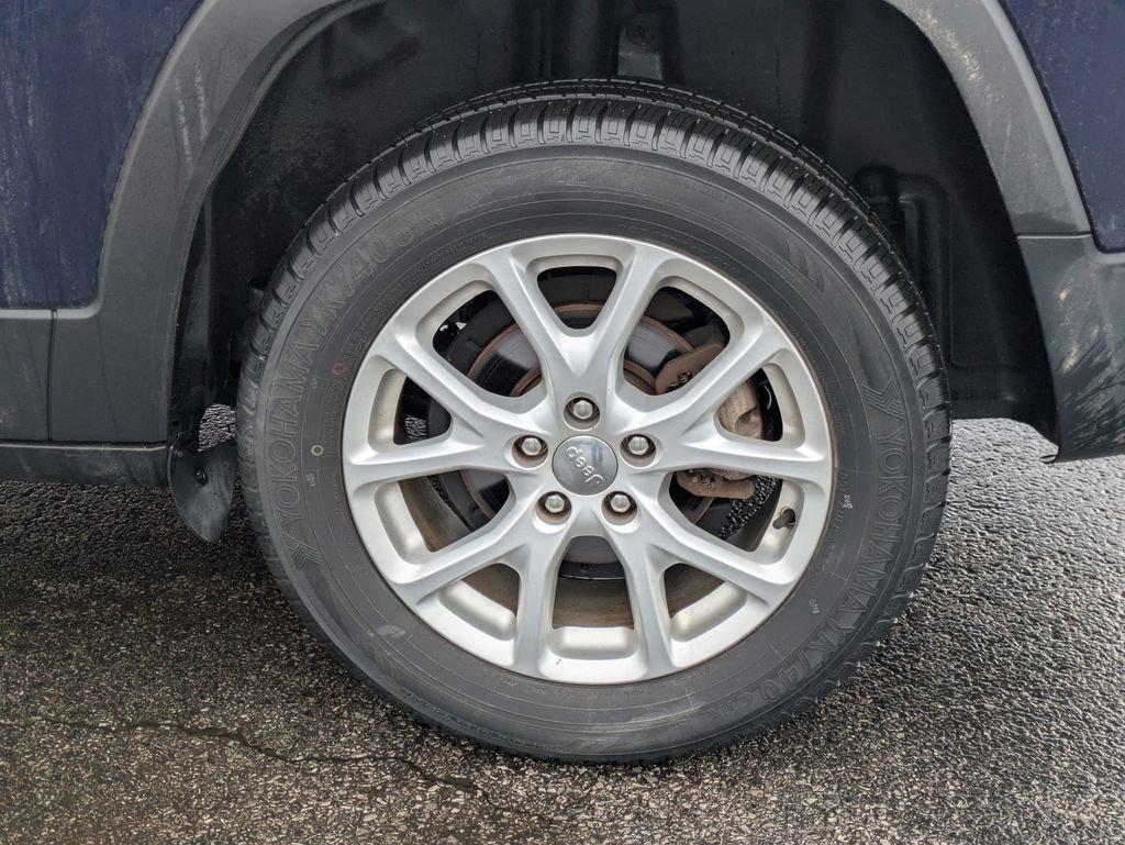 Used 2016 Jeep Cherokee Latitude w/ Cold Weather Group image 14