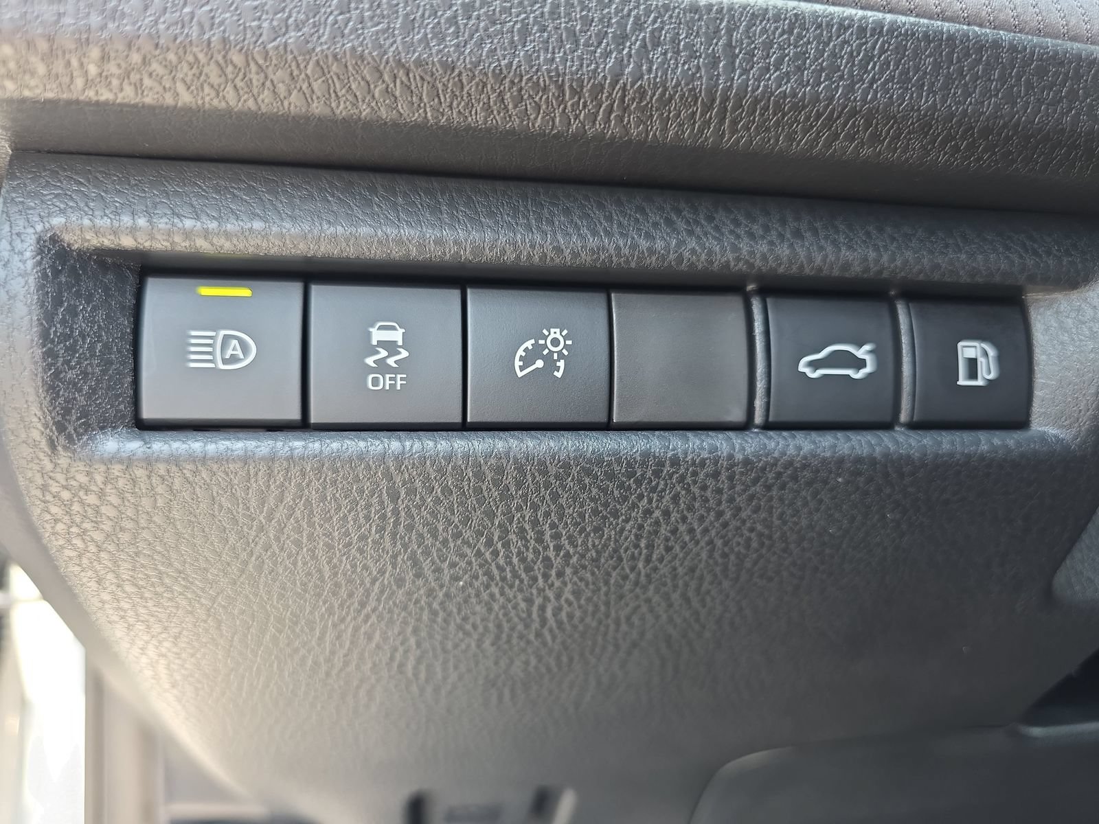 Used 2026 Toyota Camry SE FWD image 25