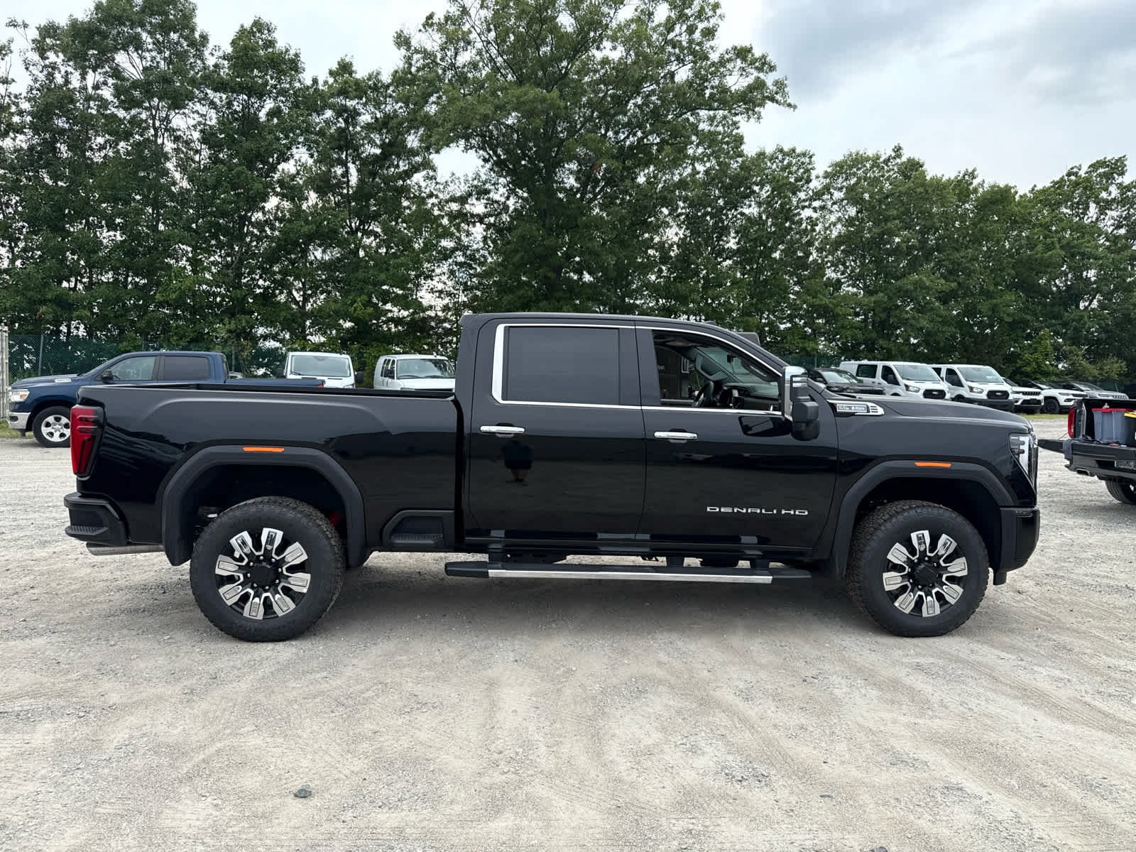 New 2026 GMC Sierra 2500 Denali w/ Denali Reserve Package AWD/4WD image 7