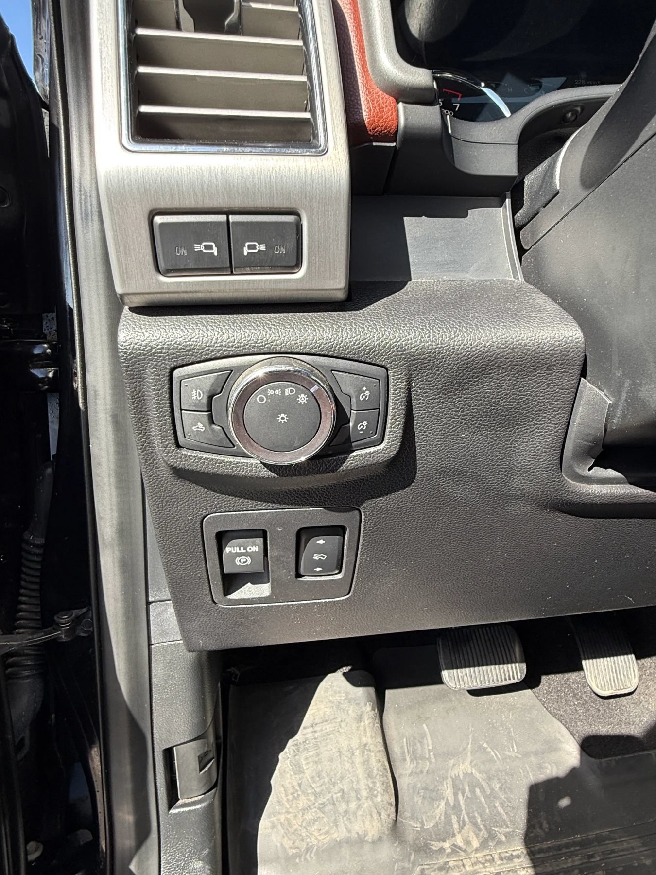 Used 2019 Ford F150 Platinum w/ Technology Package AWD/4WD image 21