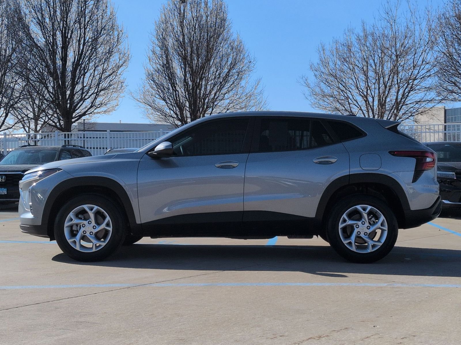 Used 2024 Chevrolet Trax LS w/ LS Convenience Package image 9