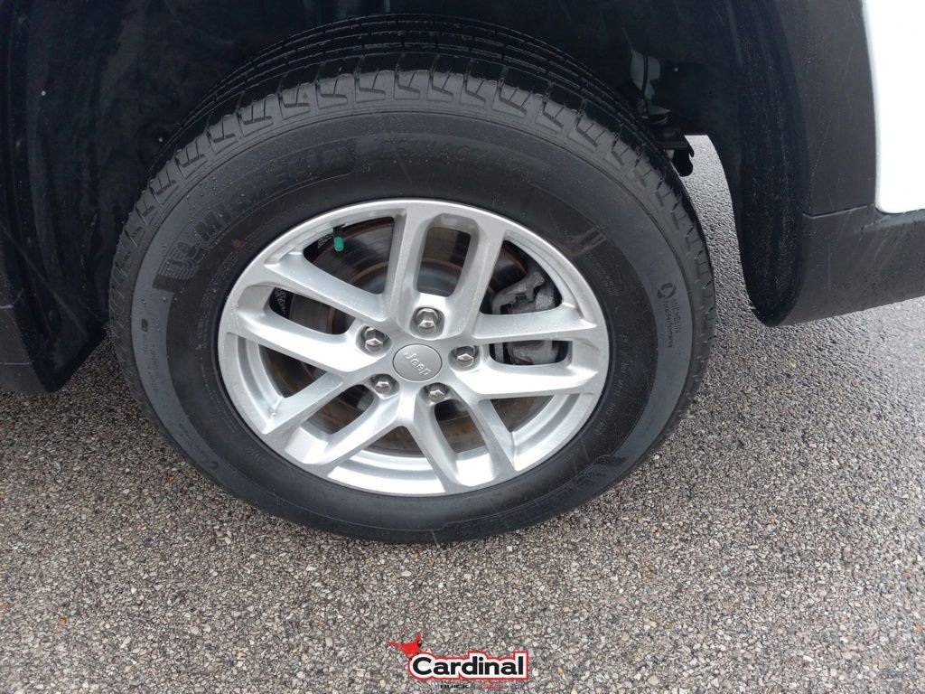 Used 2024 Jeep Grand Cherokee L Laredo image 13