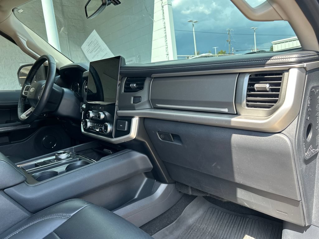 Used 2024 Ford Expedition XLT RWD image 16