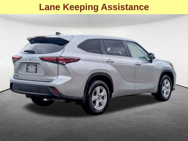 Certified 2024 Toyota Highlander LE AWD/4WD image 6